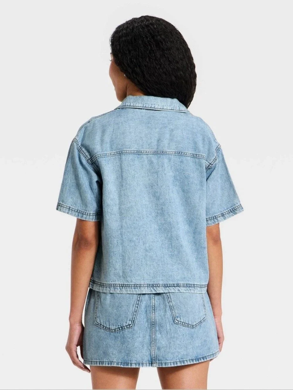 Women's Short Sleeve Collared Denim Beach Shirt  Universal Thread Light Wash XS